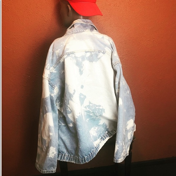 CUSTOMIZED VINTAGE BLEACHED JEAN JACKET - Picture 4 of 5